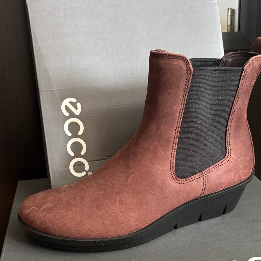 ECCO Women's New Reddish Brown Ankle Boots